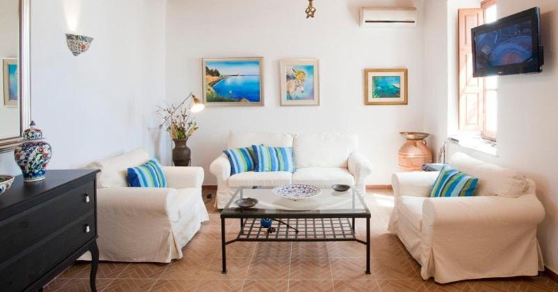 Villa Lindos Экстерьер фото